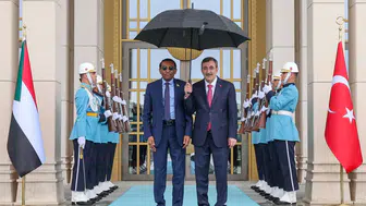 Cumhurbaşkanı Yardımcısı Yılmaz ile Sudan Başbakanı İdris bir arada