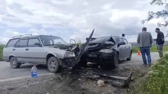 Çorum'da otomobiller çarpıştı : 3 yaralı