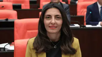 Nurhayat Altaca Kayışoğlu kimdir? Siyasi kariyeri ve kişisel hayatı hakkında bilgiler