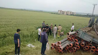 Hatay'da römork devrildi : 4 kişi yaralandı
