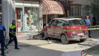 Eskişehir'de ters yönden ilerleyen otomobil faciaya neden oldu : 1 ölü