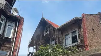 İstanbul Fatih'te yangın : Ahşap binada hasar oluştu