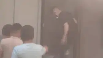 Fatih'te tekstil deposunda yangın : 2 kişi dumandan etkilendi