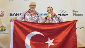 İzmirli Alper Öztürk dünya şampiyonasında 7 altın madalya kazandı