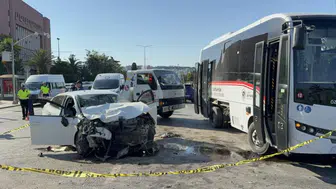 Samsun'da halk otobüsü ile otomobil çarpıştı : Çok sayıda yaralı var