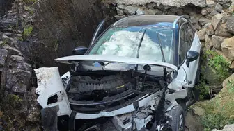 Giresun'da kaza : Otomobil kontrolden çıkıp kanala uçtu