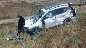 Batman'da kaza : Otomobil şarampole yuvarlandı, 2 kişi yaralandı