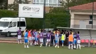 Kayseri'de amatör liginde futbolcular hakeme saldırdı
