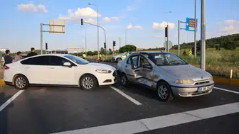 Nevşehir'de 3 araçlı zincirleme trafik kazası : 2 yaralı