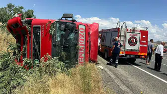 Elazığ’da tır devrildi : Sürücü yaralandı