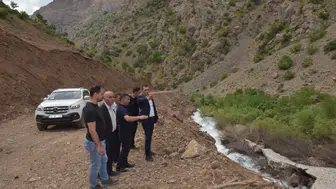 Hakkari'de yol çalışmaları : Cilo ve Sat Dağları Milli Parkı yolunda asfalt hazırlığı