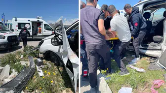 Van'da iki otomobil çarpıştı : Çok sayıda ölü ve yaralı var