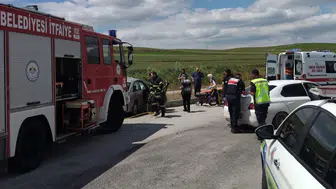 Çorum Alaca’da kavşakta iki otomobil çarpıştı : 1 kişi yaralandı