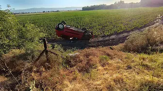 Eskişehir'de otomobil pancar tarlasına uçtu : 2 yaralı