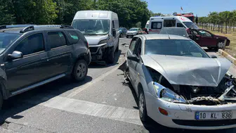 Balikesir'de 6 araçlı zincirleme kaza : 2 kişi yaralandı