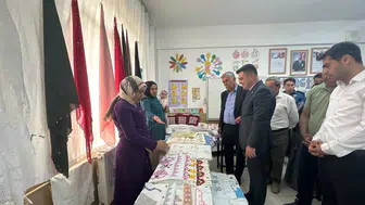 Bingöl Adaklı'da yıl sonu programı : El emeği ürünler sergilendi