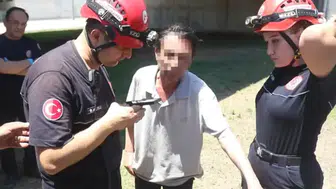 'Anne-babam su giderine düştü' ihbarı ekipleri harekete geçirdi