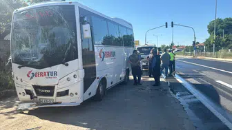 Kırşehir'de işçi servisleri çarpıştı : 17 yaralı