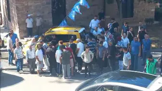Bursa'da taksinin altında kalan genç avukat ağır yaralandı