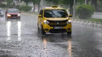 Niğde'de sağanak etkili oldu : 3 araç sele kapıldı
