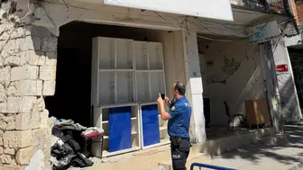 Adıyaman'da metruk bir bina korku saçıyor