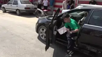 Adana'da YKS'ye son dakika yetişen aday el frenini çekmeyi unutup salona koştu