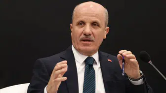 YÖK Başkanı Özvar'dan mezunlara tavsiye : Öğrenmeyi keserseniz durursunuz