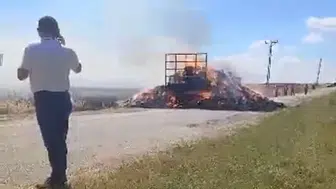 Kırklareli Lüleburgaz'da seyir halindeki römork yandı