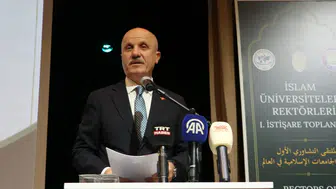 YÖK Başkanı Özvar, İslam Üniversiteleri Rektörleri Birinci İstişare Toplantısı'nda konuştu