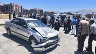 Erzincan'da kaza : Kamyonet ile otomobil çarpıştı