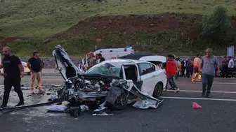 Bingöl'de tır ile çarpışan otomobildeki 3 kişi yaralandı