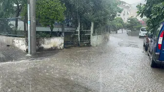 Muğla Marmaris'te sağanak yağış çilesi : Cadde ve sokaklar göle döndü