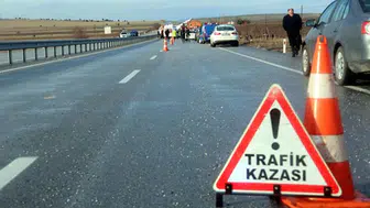 Antalya Kaş'ta otomobil devrildi : 3 yaralı