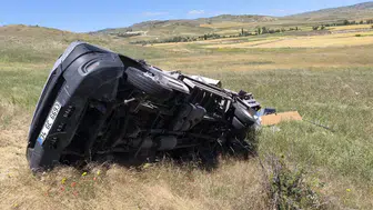 Çorum'da kamyonet devrildi, 2 kişi yaralandı