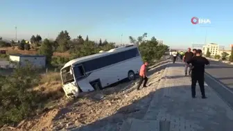 Malatya'da lastiği patlayan servis aracı şarampole devrildi : Yaralılar var