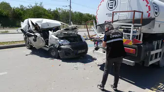 Malatya'da araç su tankerine çarptı, sürücü ağır yaralandı