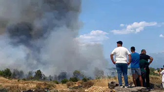 Antalya Aksu'daki orman yangını kontrol altına alındı : 10 hektar alan küle döndü
