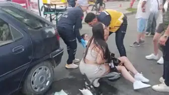 Manavgat'ta otomobille çarpışan motosikletli sürücü yaralandı