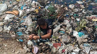 Adıyaman'da çöp alanındaki yangına müdahale eden itfaiye eri bataklığa düştü
