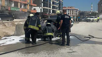 Konya'da seyir halindeki otomobil alev alev yandı