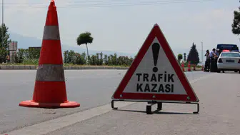 Kütahya'da iki otomobil çarpıştı : Çok sayıda yaralı var