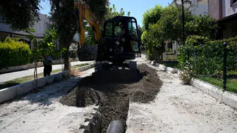 Kuşadası Belediyesi'nden yağmur suyu hattı çalışması