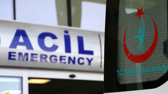 Uşak'ta iki otomobil çarpıştı : 1'i bebek 5 kişi yaralandı