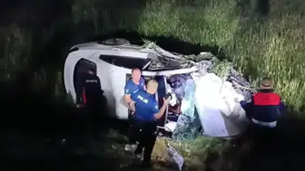 Ağrı-Eleşkirt kara yolunda iki otomobil çarpıştı : 4'ü ağır, 6 yaralı