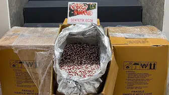 İzmir'de uyuşturucu operasyonunda 300 bin hap ele geçirildi