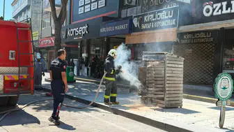 Antalya'da cadde üzerindeki elektrik trafosunda çıkan yangın söndürüldü