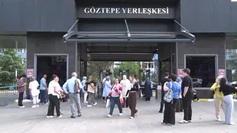 İstanbul'da YKS heyecanı : Adaylar ve veliler sınav merkezlerinin önünde toplandı