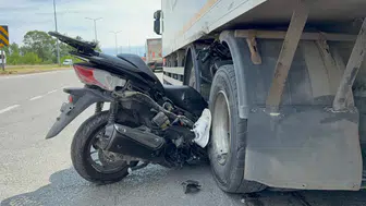 Samsun'da motosiklet kamyona çarptı : Emekli komiser yardımcısı öldü