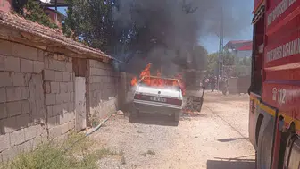 Hatay'da park halindeki araçta yangın çıktı