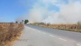 Silivri'de tarlada yangın : Ekipler vatandaşları uyardı